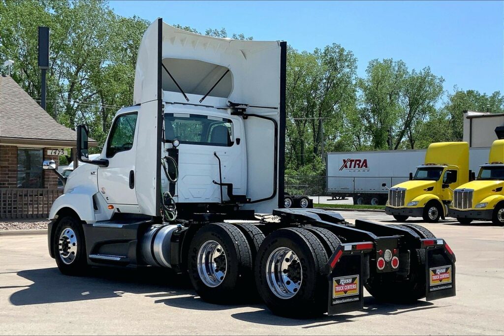 2022 CUM LT625 6×4 Day Cab