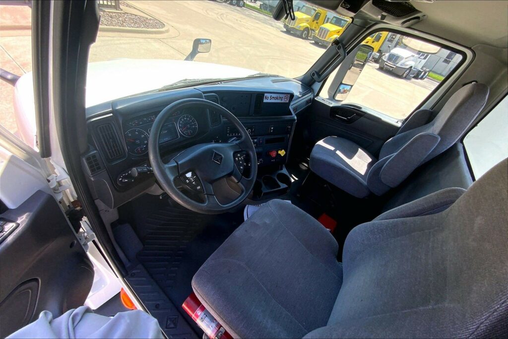 2022 CUM LT625 6×4 Day Cab