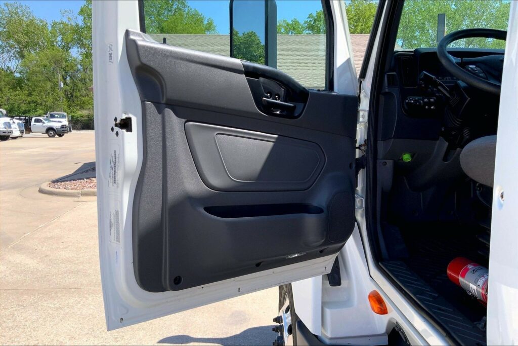 2022 CUM LT625 6×4 Day Cab