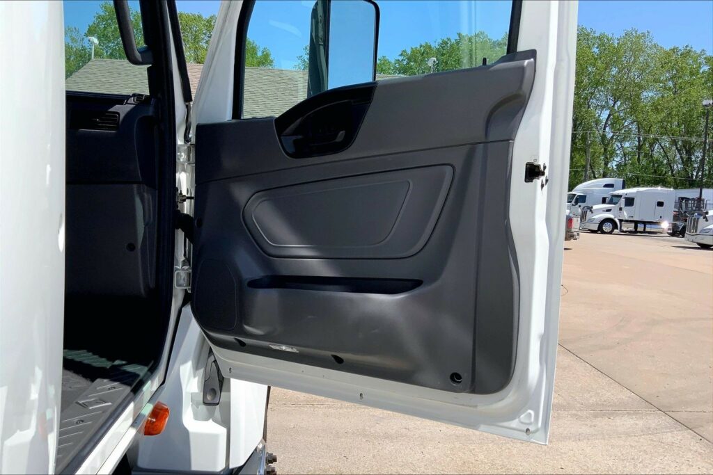 2022 CUM LT625 6×4 Day Cab