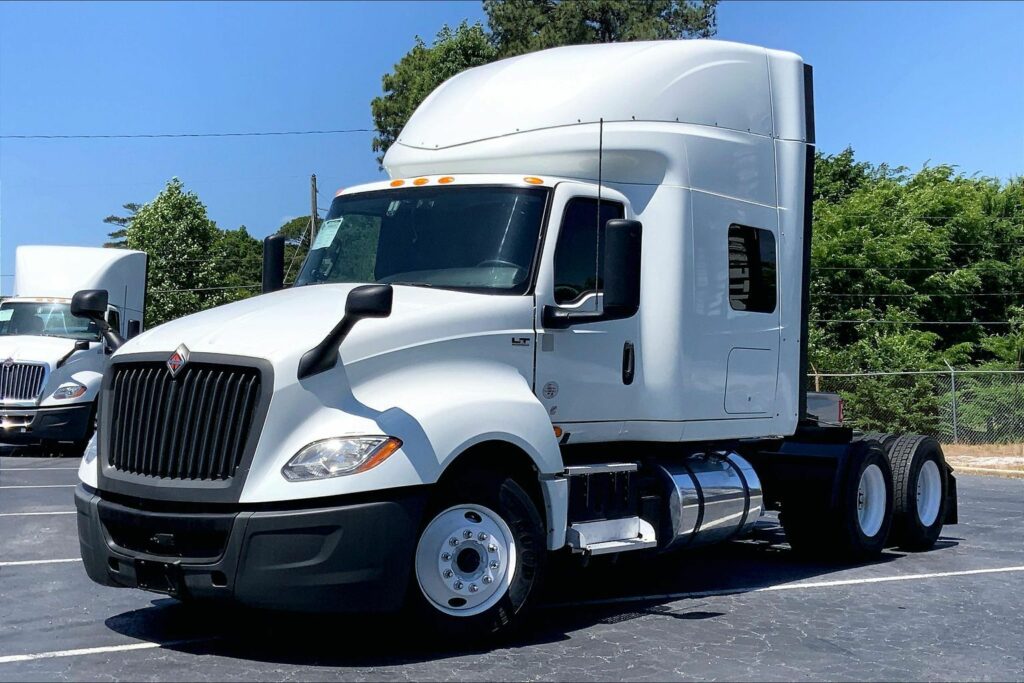 2022 CUM LT625 6×4 Sleeper