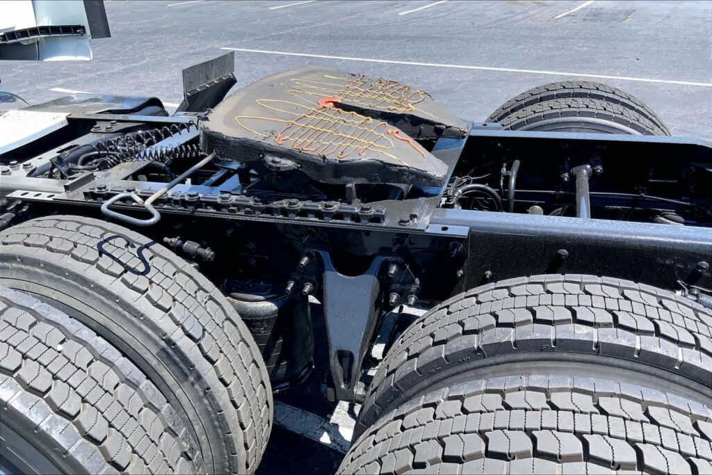 2022 CUM LT625 6×4 Sleeper