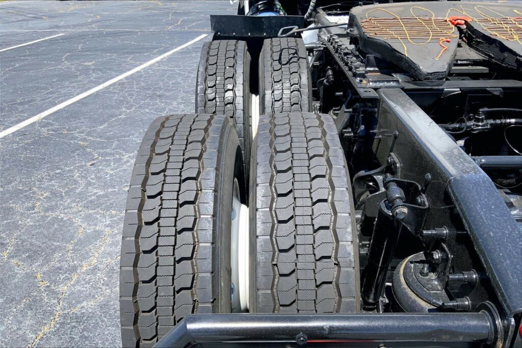 2022 CUM LT625 6×4 Sleeper