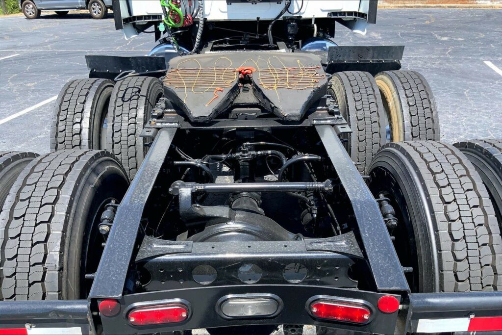 2022 CUM LT625 6×4 Sleeper
