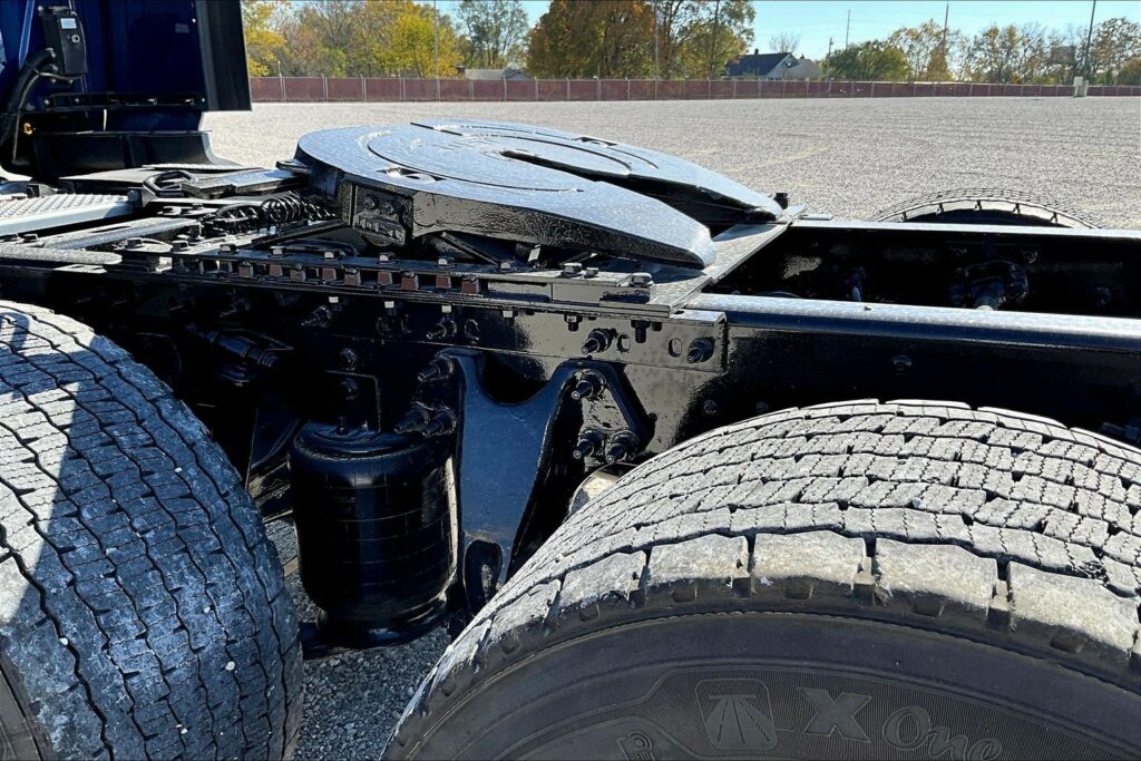 2022 CUM LT625 6×4 Sleeper