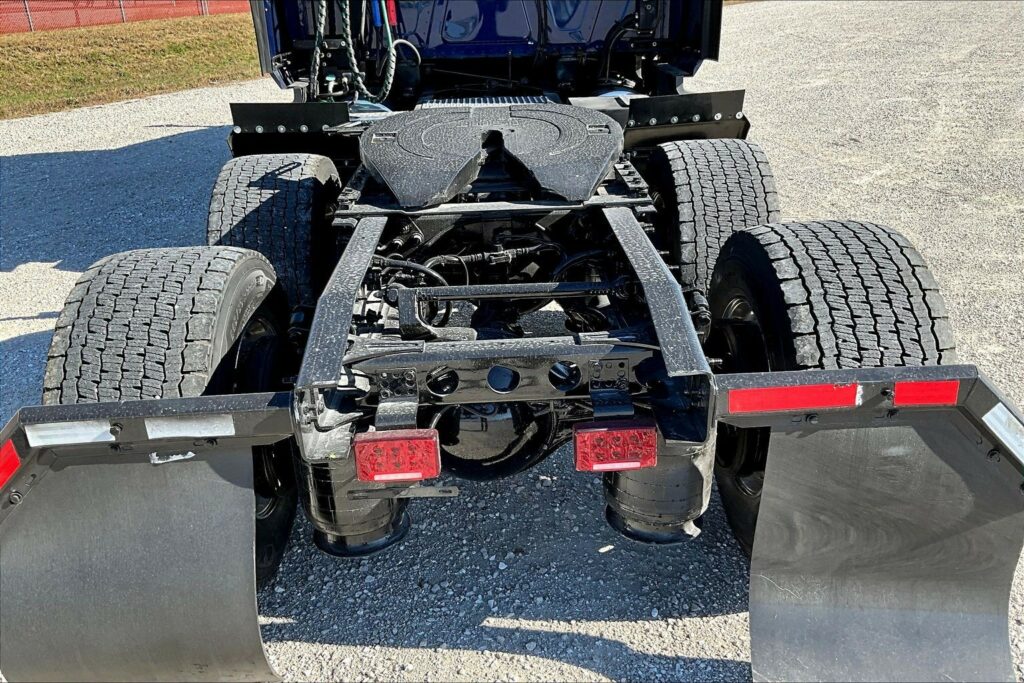 2022 CUM LT625 6×4 Sleeper