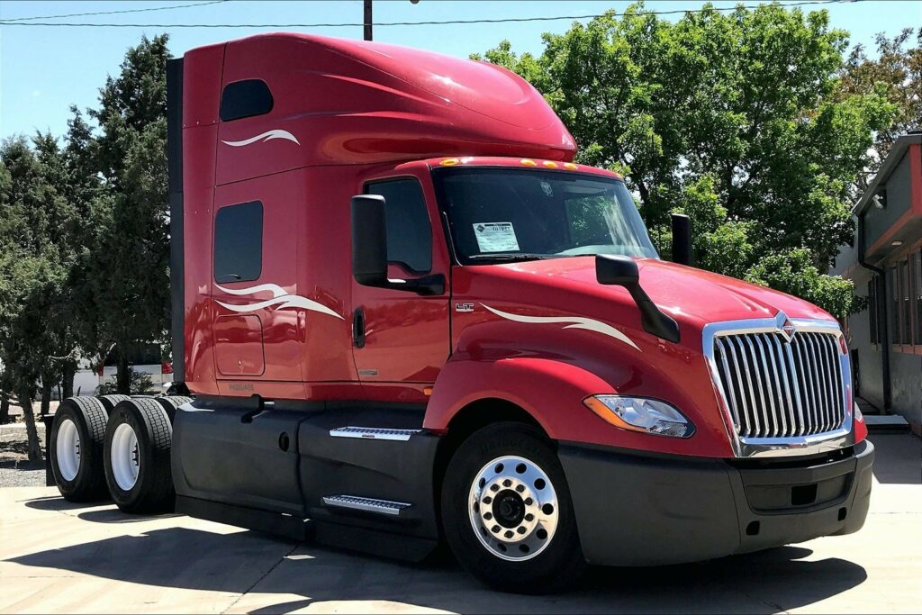 2023 CUM LT625 6X4 Sleeper