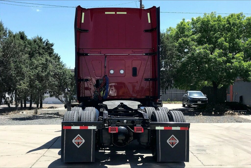 2023 CUM LT625 6X4 Sleeper