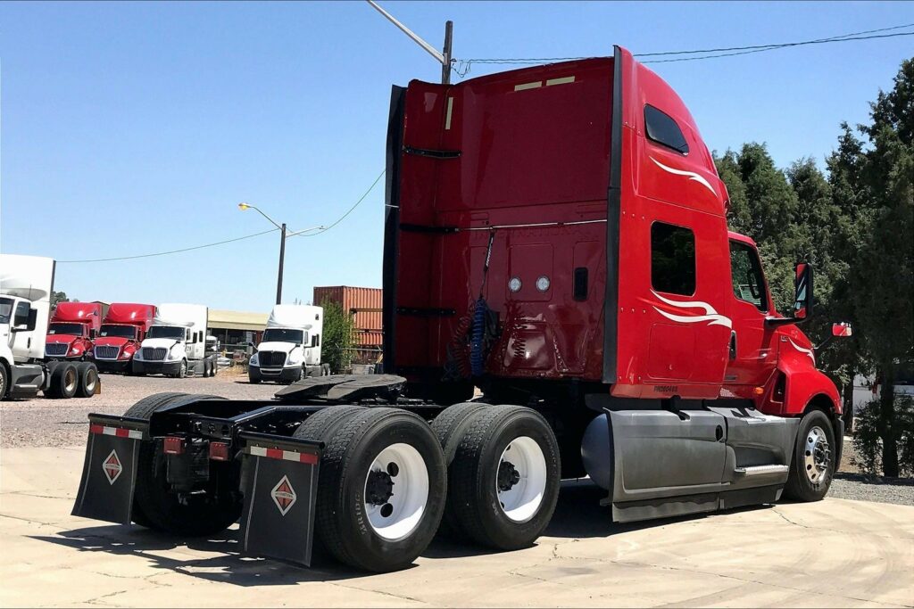 2023 CUM LT625 6X4 Sleeper