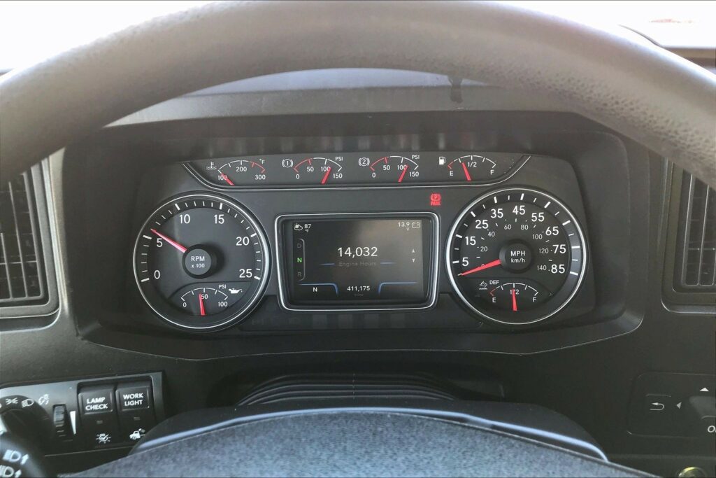 2023 CUM LT625 6X4 Sleeper
