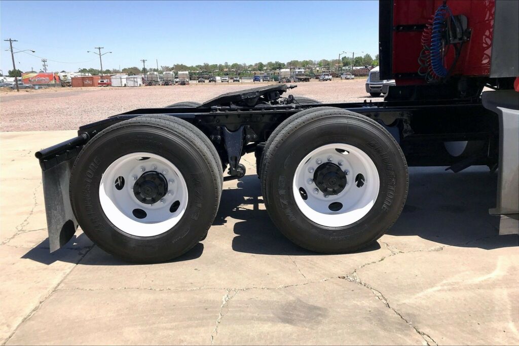 2023 CUM LT625 6X4 Sleeper