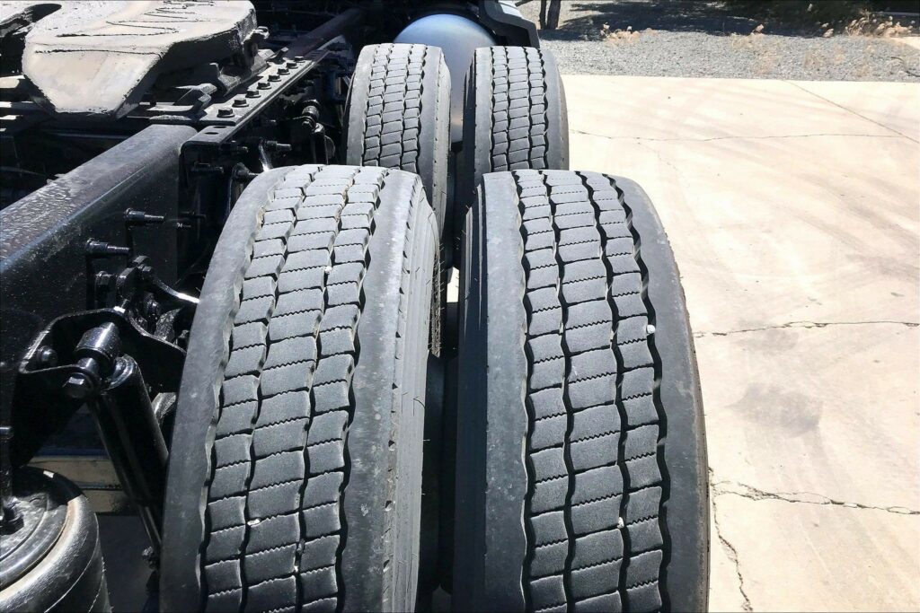 2023 CUM LT625 6X4 Sleeper