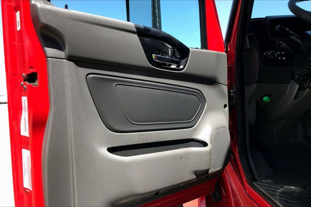 2023 CUM LT625 6X4 Sleeper