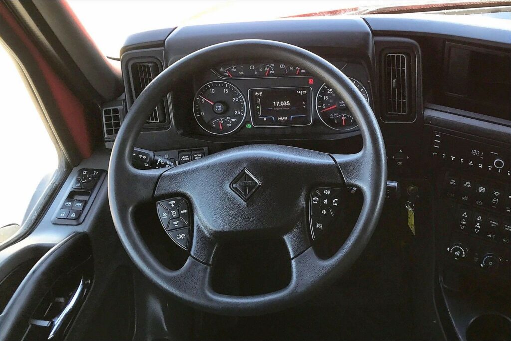 2023 CUM LT625 6X4 Sleeper