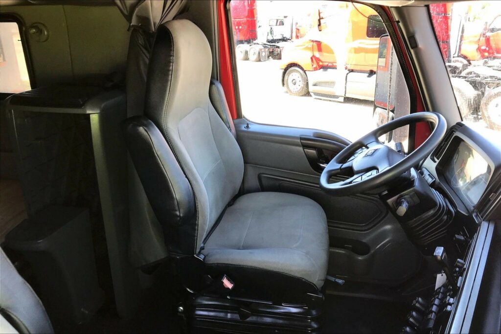 2023 CUM LT625 6X4 Sleeper