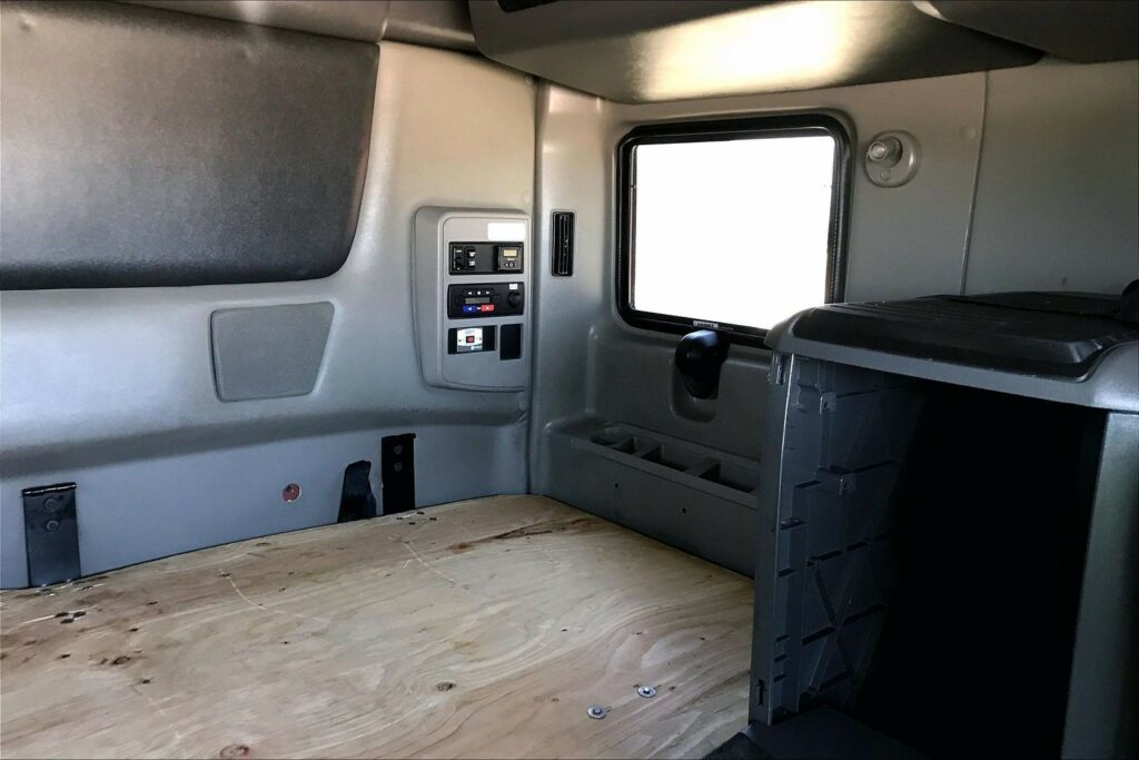 2023 CUM LT625 6X4 Sleeper