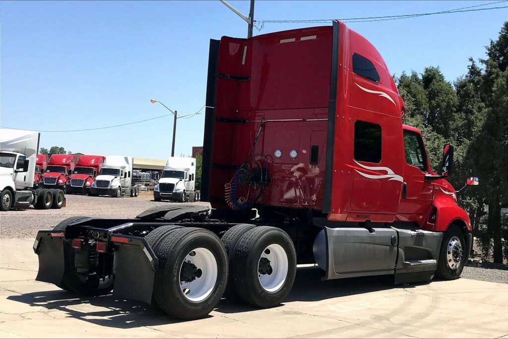 2023 CUM LT625 6X4 Sleeper