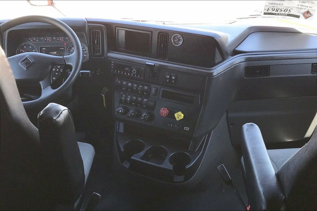 2023 CUM LT625 6X4 Sleeper
