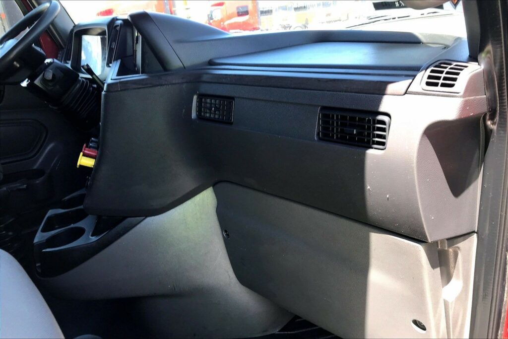 2023 CUM LT625 6X4 Sleeper