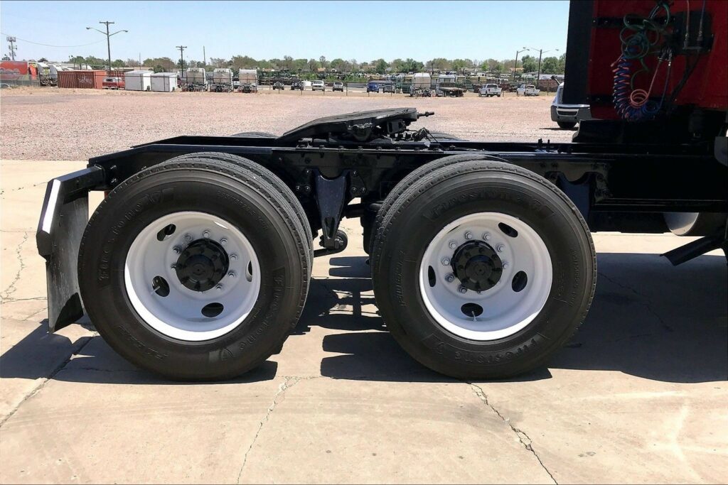 2023 CUM LT625 6X4 Sleeper