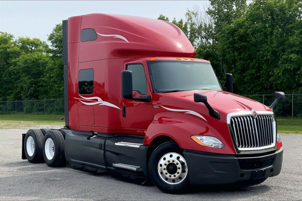 2023 CUM LT625 6X4 Sleeper