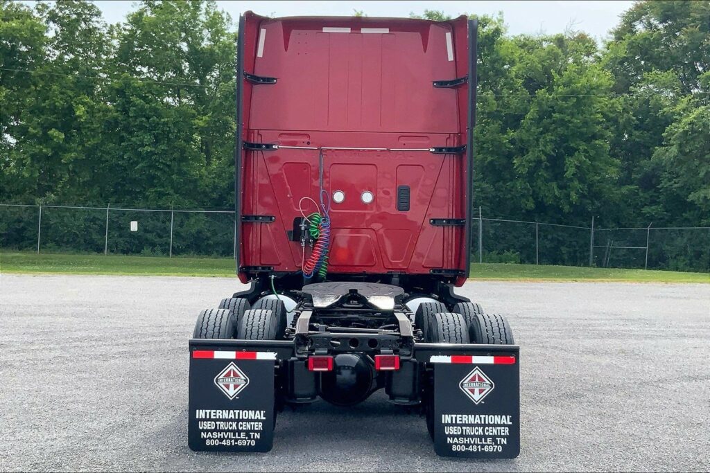 2023 CUM LT625 6X4 Sleeper