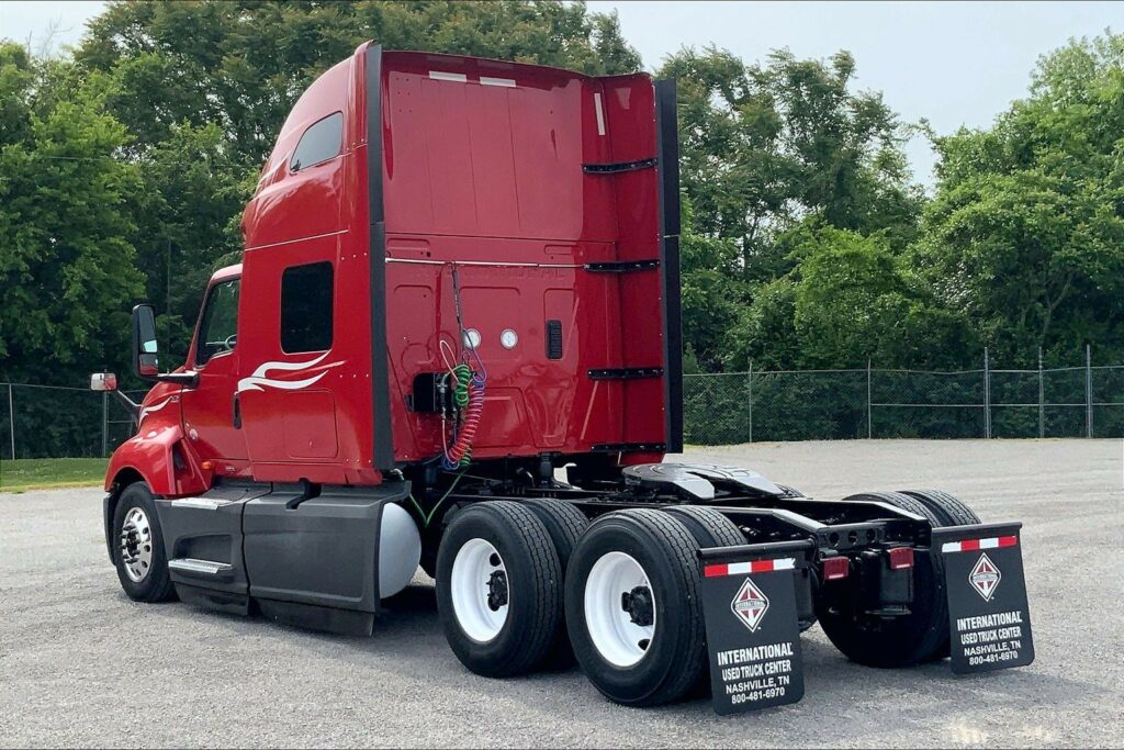 2023 CUM LT625 6X4 Sleeper