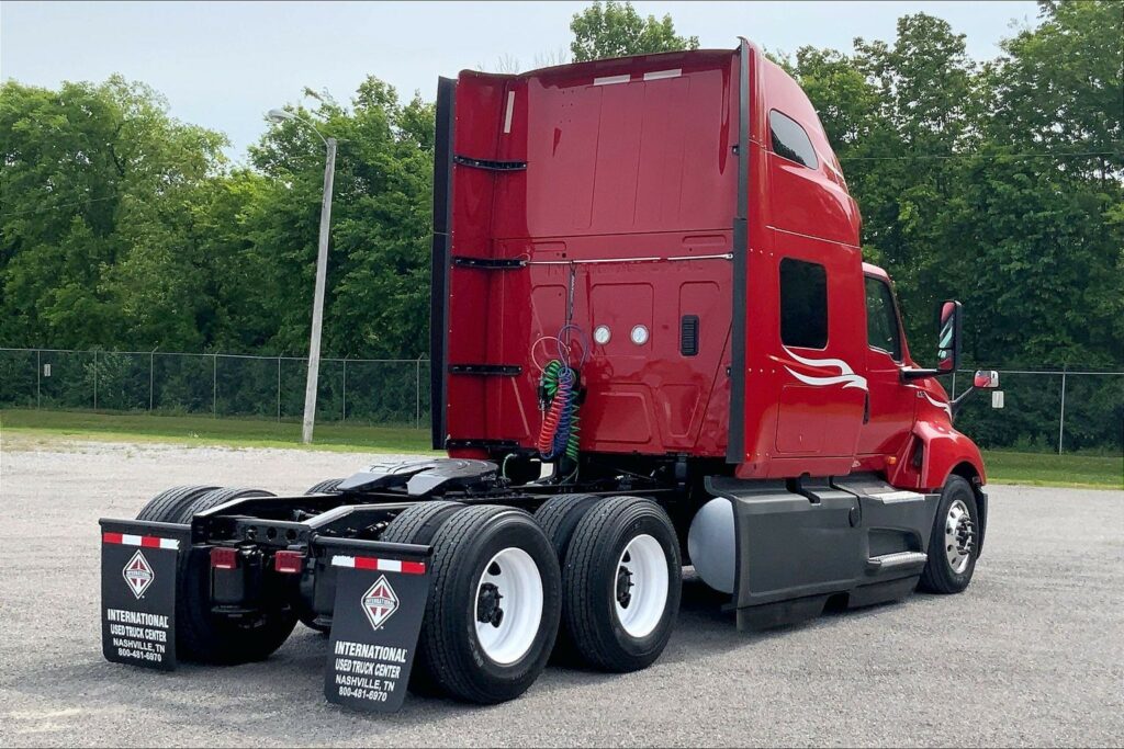 2023 CUM LT625 6X4 Sleeper