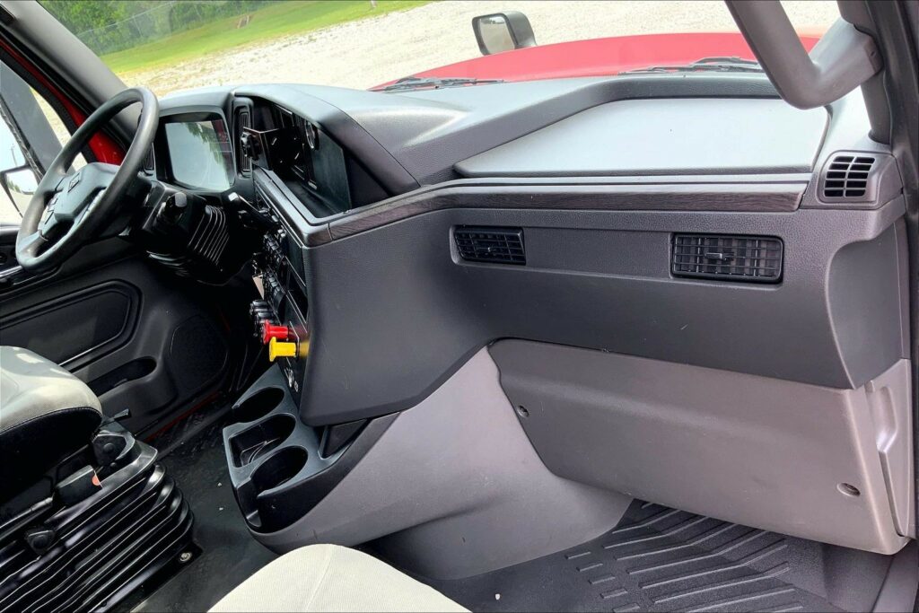 2023 CUM LT625 6X4 Sleeper