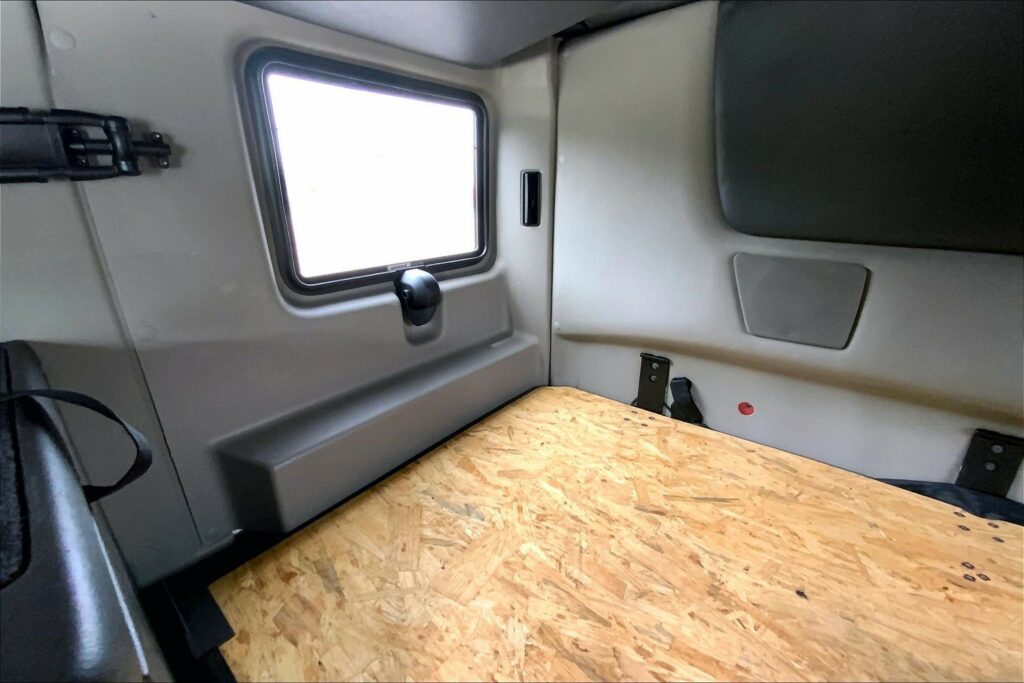 2023 CUM LT625 6X4 Sleeper