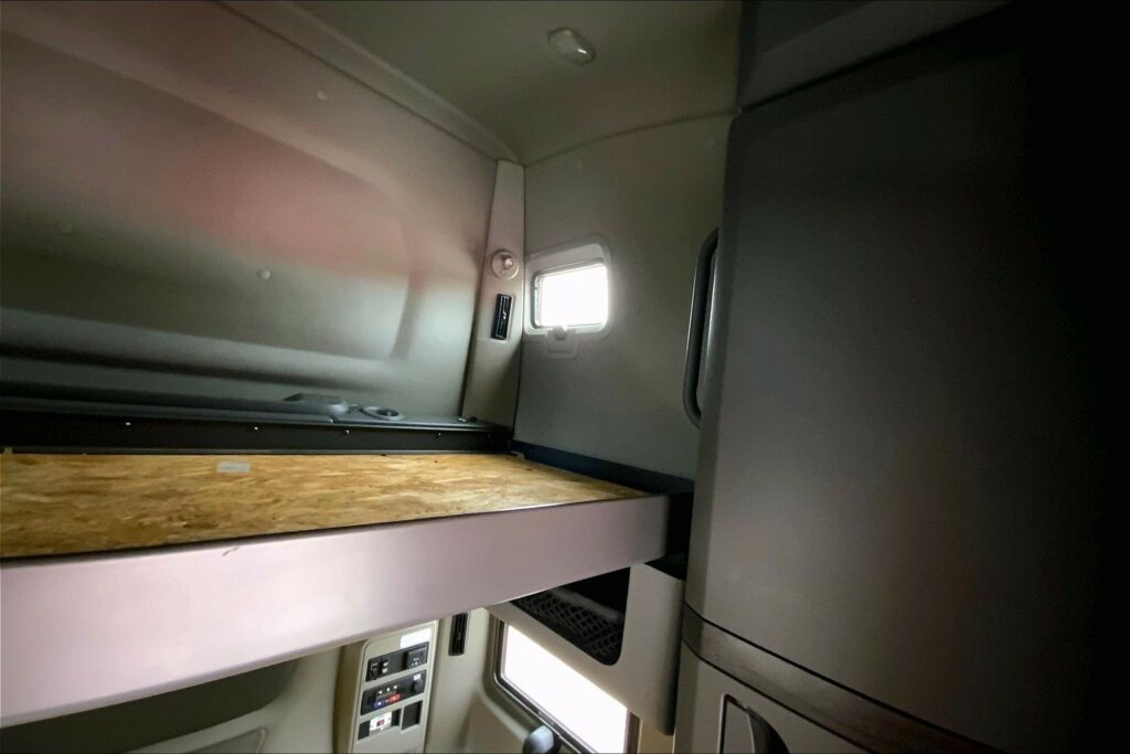 2023 CUM LT625 6X4 Sleeper