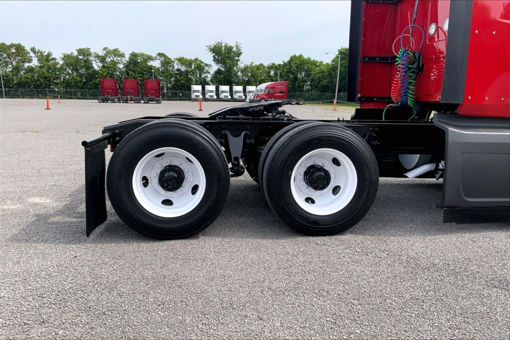 2023 CUM LT625 6X4 Sleeper