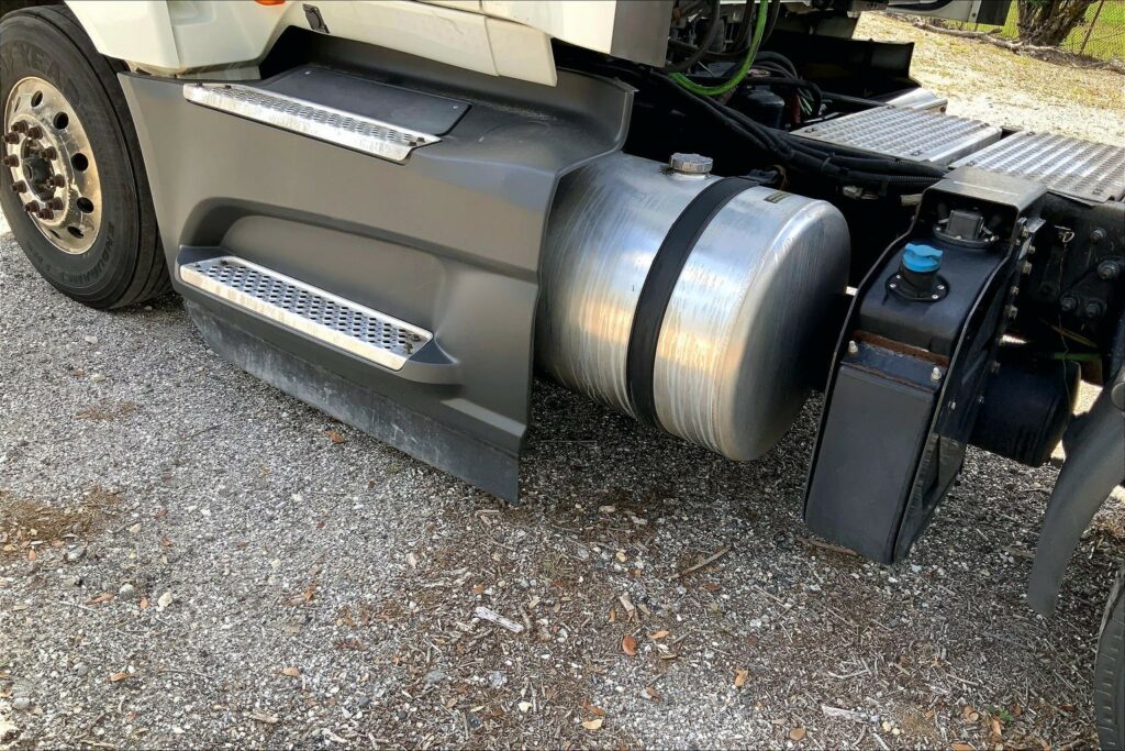 2021 CUM LT625 6×4 Day Cab