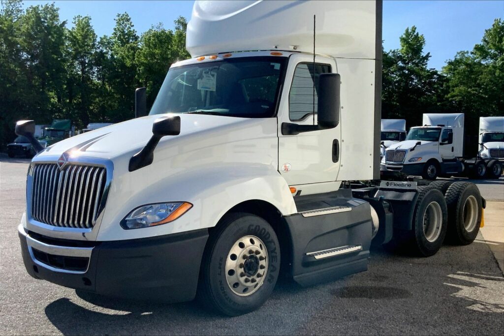 2021 CUM LT625 6×4 Day Cab
