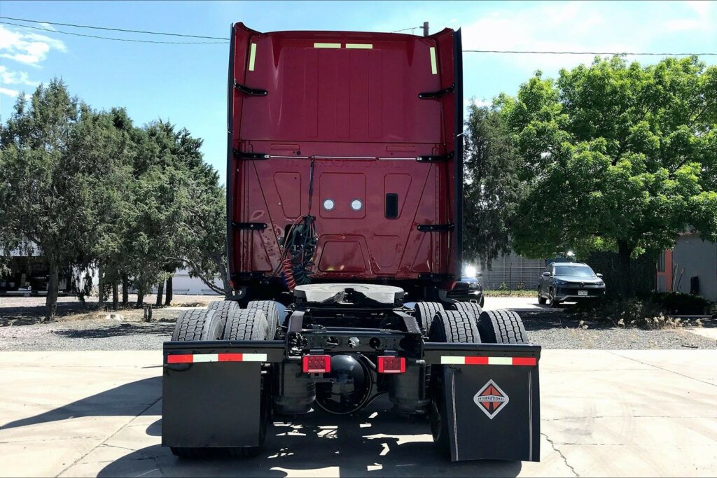 2023 CUM LT625 6X4 Sleeper