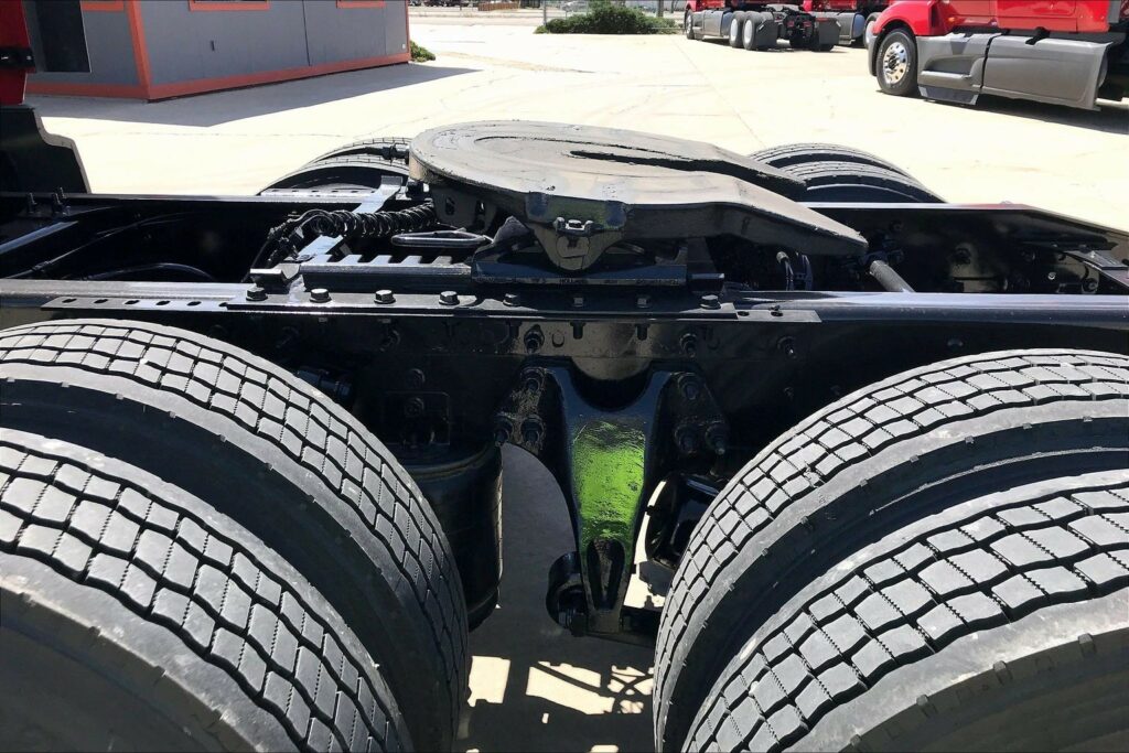 2023 CUM LT625 6X4 Sleeper