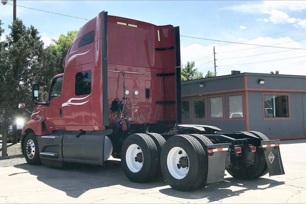 2023 CUM LT625 6X4 Sleeper