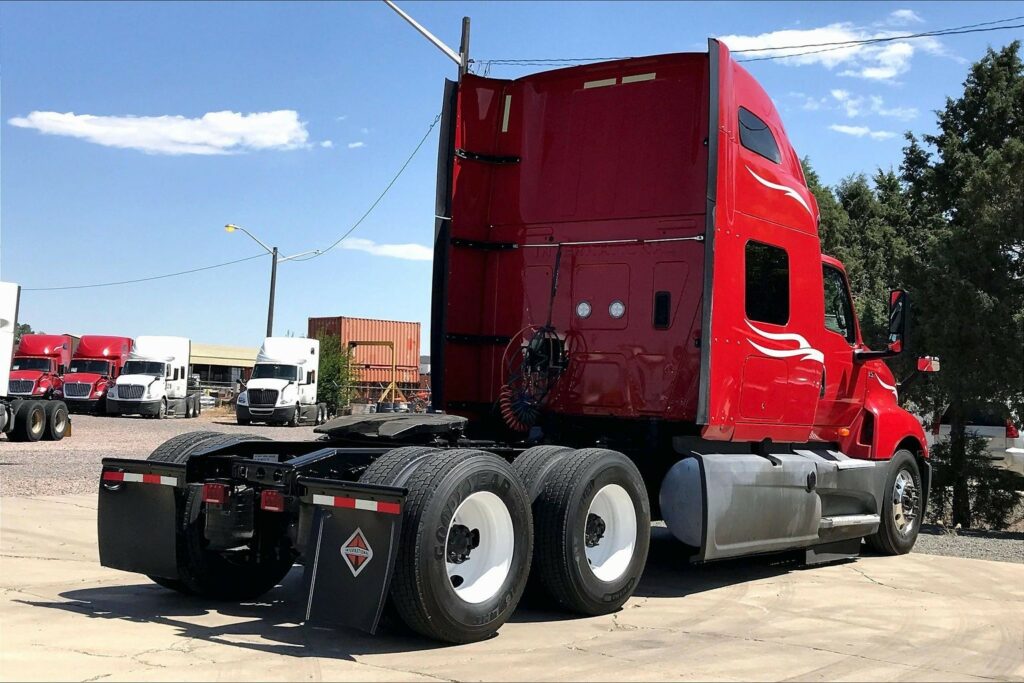 2023 CUM LT625 6X4 Sleeper