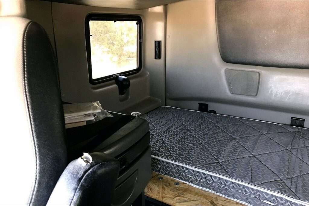 2023 CUM LT625 6X4 Sleeper