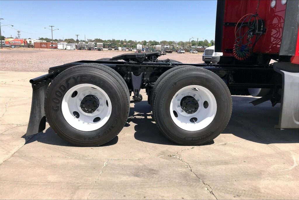 2023 CUM LT625 6X4 Sleeper