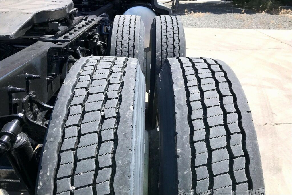 2023 CUM LT625 6X4 Sleeper