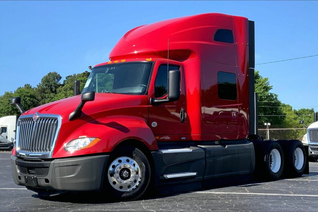 2023 CUM LT625 6X4 Sleeper