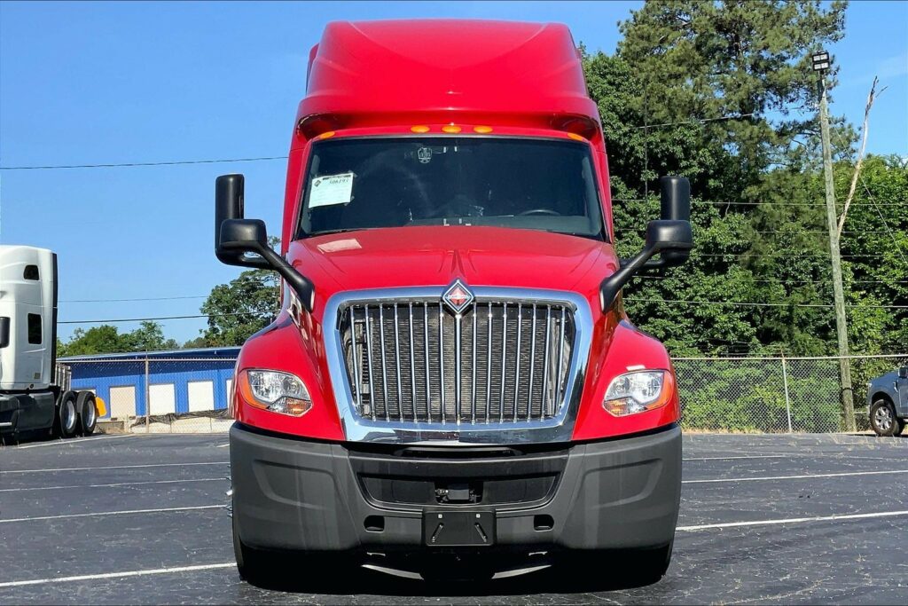 2023 CUM LT625 6X4 Sleeper