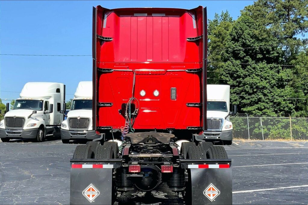 2023 CUM LT625 6X4 Sleeper