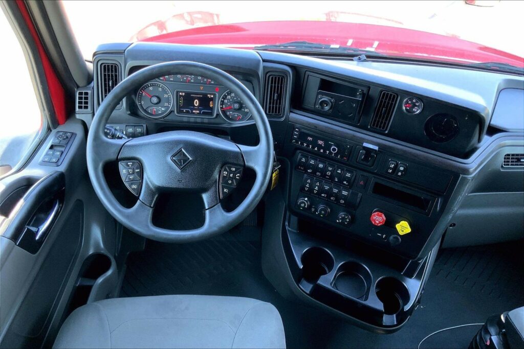 2023 CUM LT625 6X4 Sleeper