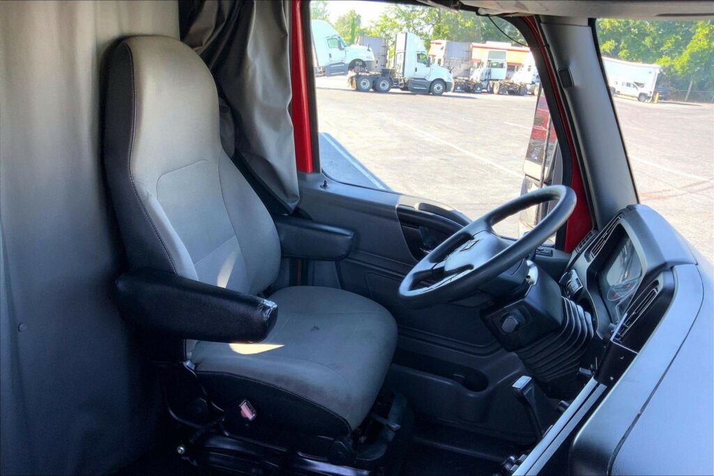 2023 CUM LT625 6X4 Sleeper