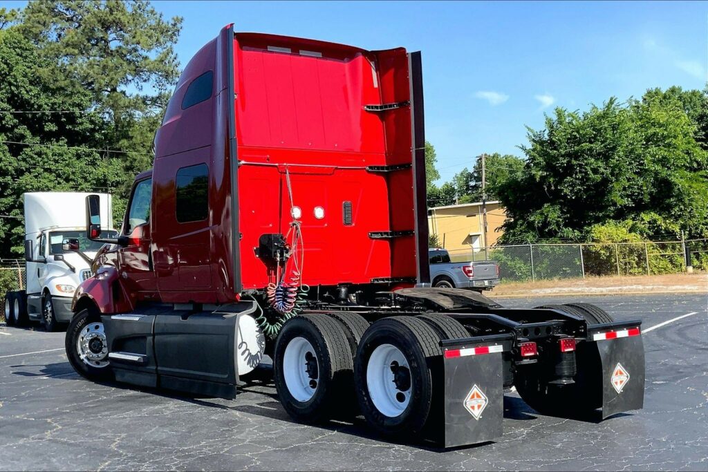 2023 CUM LT625 6X4 Sleeper