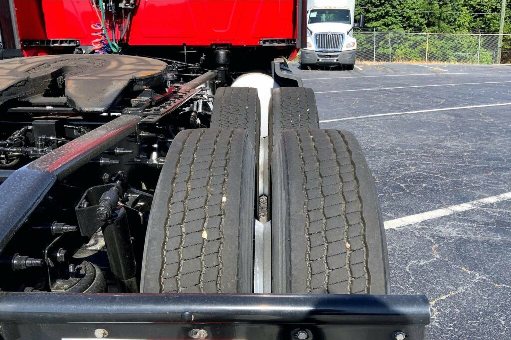 2023 CUM LT625 6X4 Sleeper