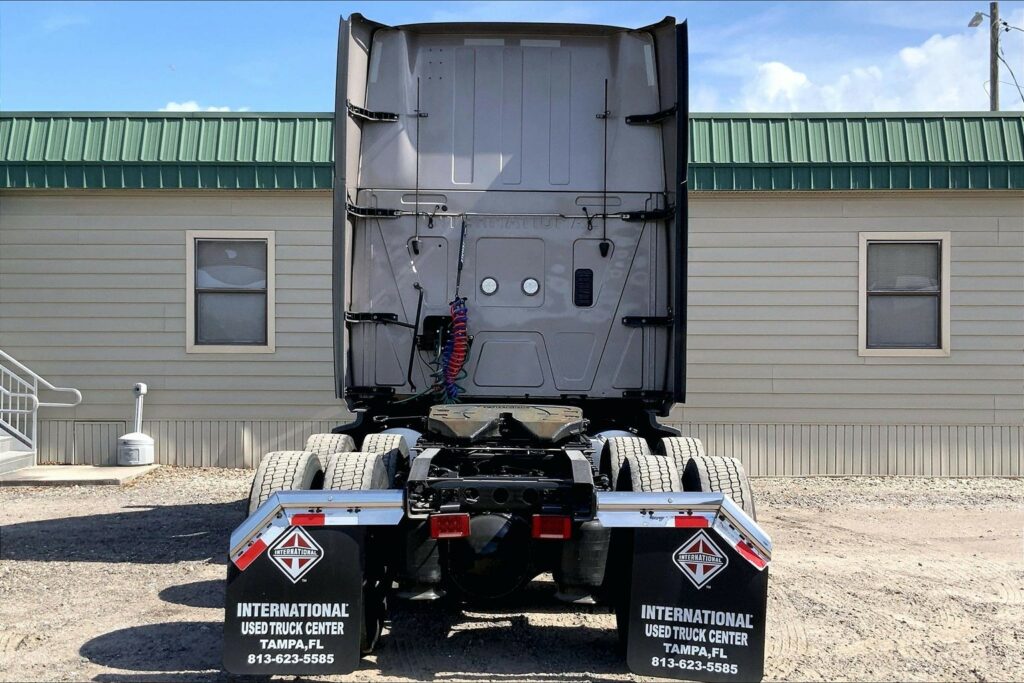 2022 CUM LT625 6×4 Sleeper