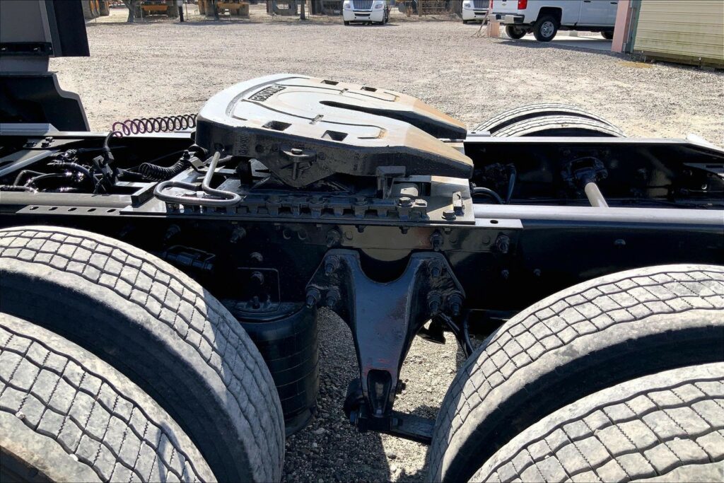 2022 CUM LT625 6×4 Sleeper